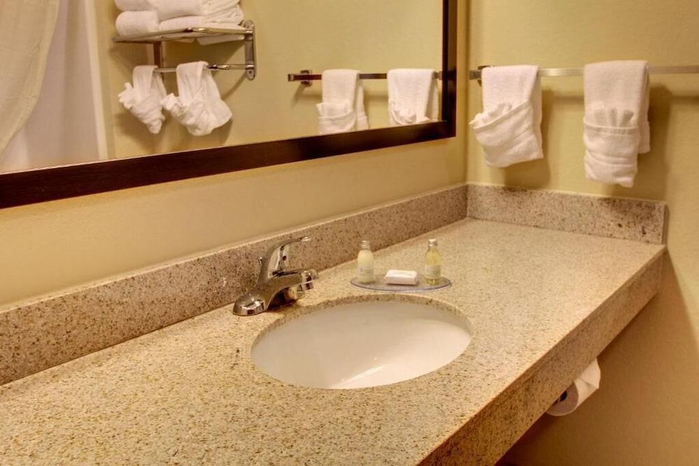 Cobblestone & - Hotel 3*