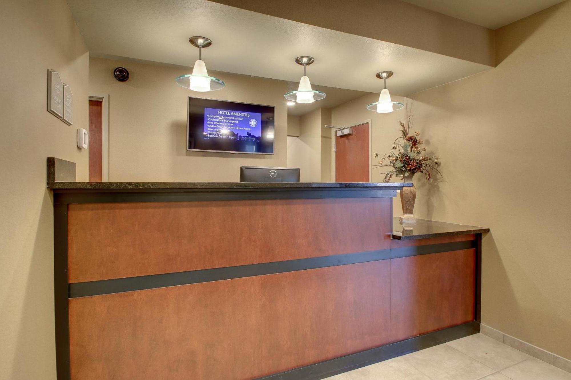 Cobblestone & - Hotel 3*