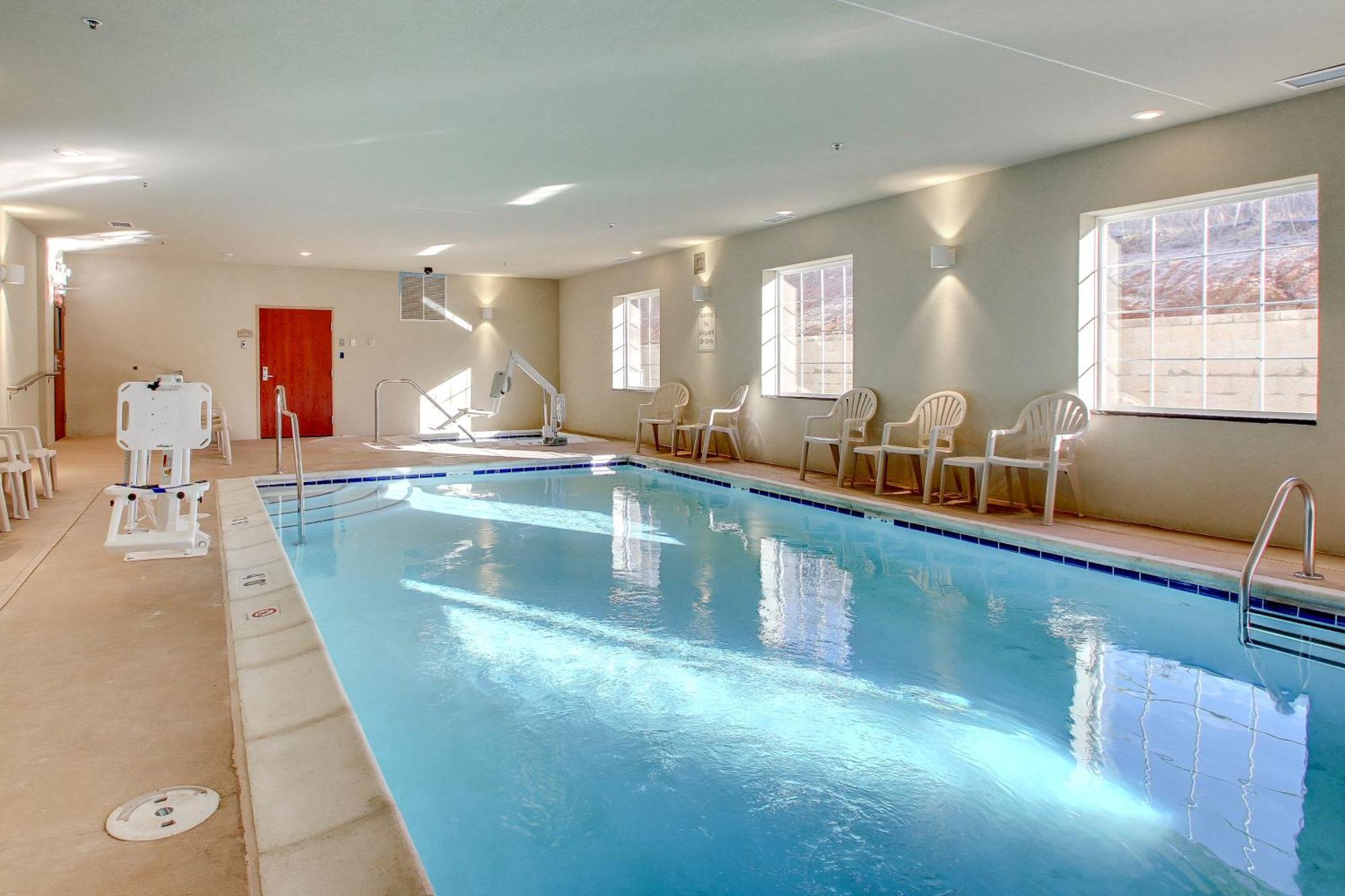 Hotel Cobblestone & -