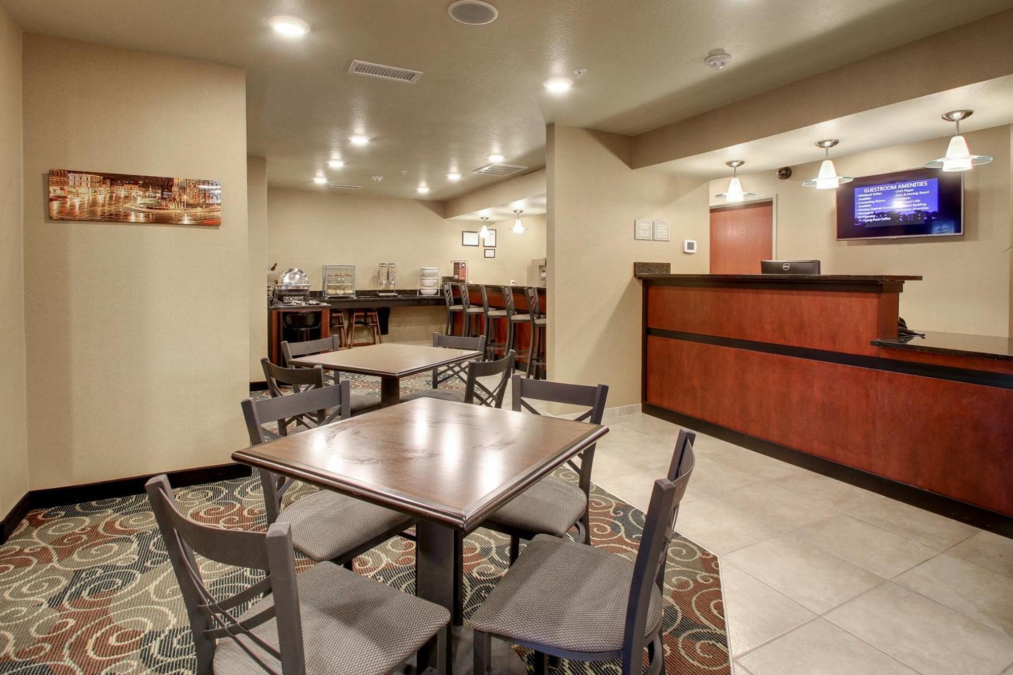 Hotel Cobblestone & - Salem